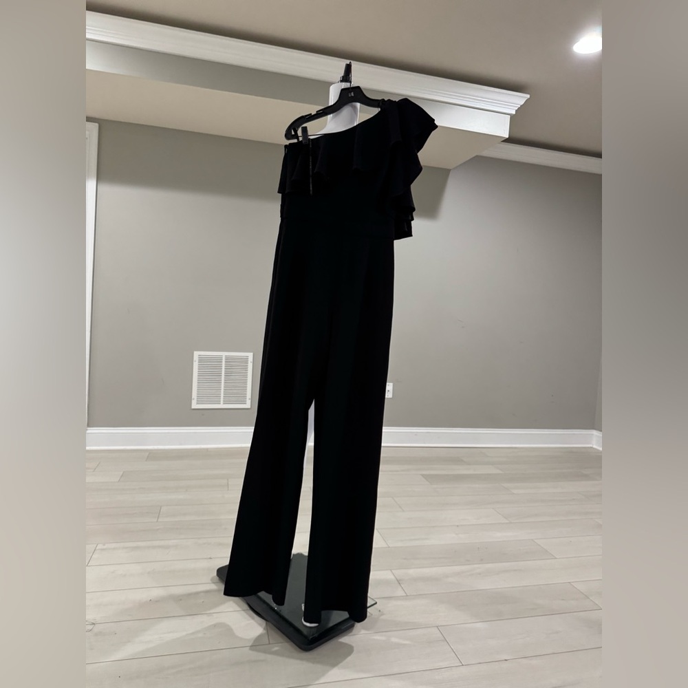 $415 Black Halo
Kallan Ruffle Jumpsuit size 8 - Picture 4 of 10